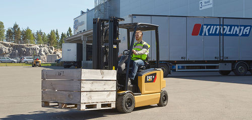 Carrello elevatore elettrico - EP series - Cat Lift Trucks - con conducente seduto / per magazzino frigorifero / per l'industria agroalimentare