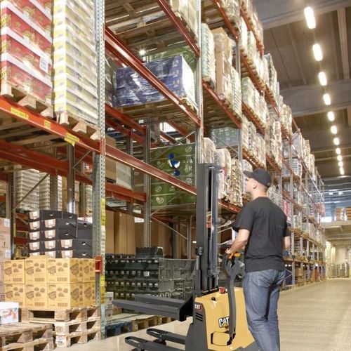 Accatastatore elettrico - NSP12QLMI - Cat Lift Trucks - a guida a bordo / 24 V / per magazzino