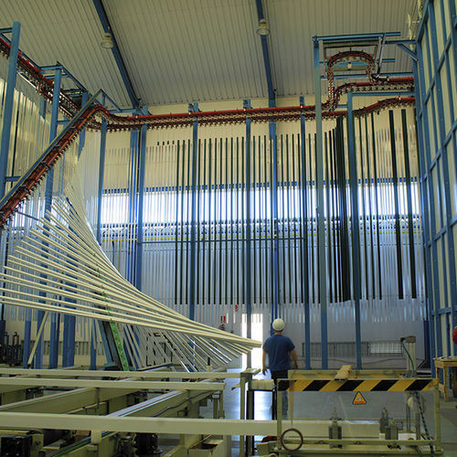 Linea di verniciatura a polvere verticale - EXTRUSIONES DE TOLEDO S.A. - automatica