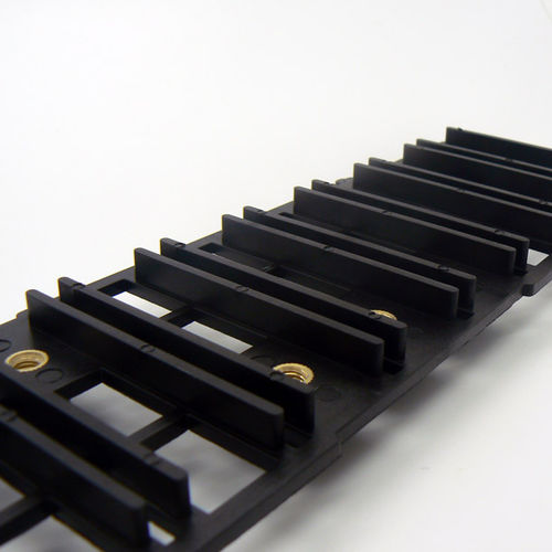 Sovrastampaggio di inserti metallici - A.G.C. BUSINESS CONSULTING S.A. - policarbonato / per dispositivi elettronici
