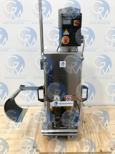Pressa di aggraffatura - P107 BT - GM AUTOMAZIONI - a motore / automatica / verticale