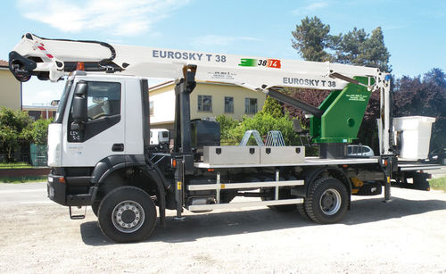 Piattaforma telescopica montata su camion - 38 | 2 | 14 T - CO.ME.T. Officine - idraulica / per cantiere / per uso esterno