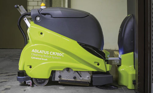 Robot di pulizia per magazzino - CR700C - ADLATUS Robotics GmbH - per pavimento / per pulizia a umido / mobile