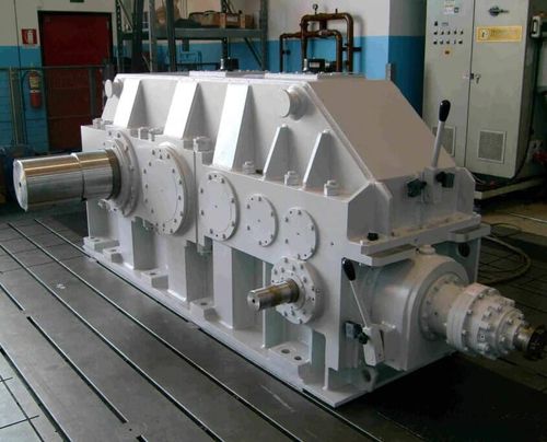 Riduttore con coppia spiroconica - kngear - ad assi paralleli / > 10 kNm / 200 - 500 Nm