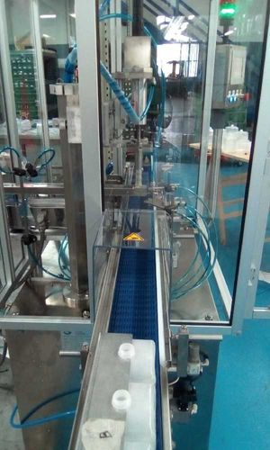 Tappatrice avvitatrice lineare - LIN-CLOCAP 2S - SAMAS ITALY - pneumatica / automatica / per prodotti fitosanitari