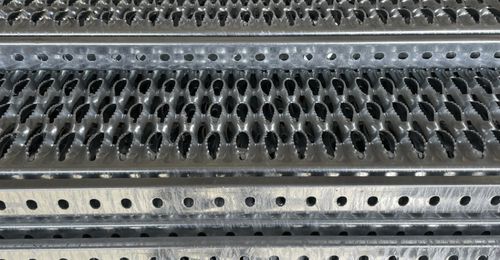 Grigliato in acciaio - NAGÉV RÁCS Kft. / NAGÉV GRATINGS LTD. - antiscivolo / per cavo rotondo / per tubi flessibili