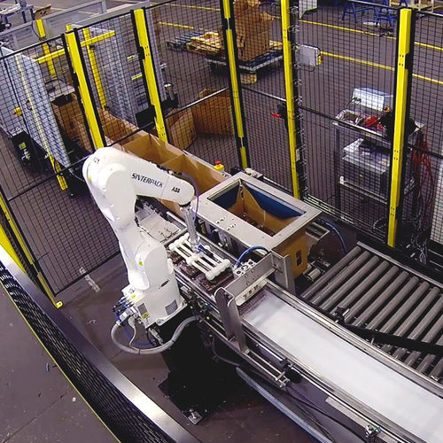 Incassatrice tipo pick and place - Sinterpack - robotizzata / per bottiglie / di lattine per prodotti alimentari