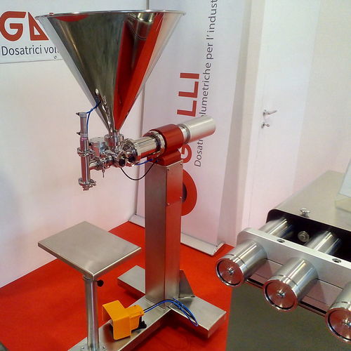 Macchina di riempimento volumetrica - DV series - GALLI DI GALLI E PIOTTO - automatica / per bottiglie / per barattoli e vasetti