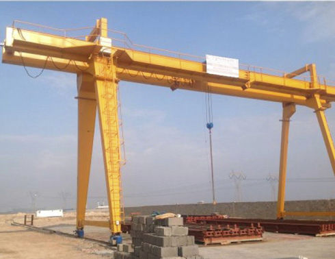 Gru a cavalletto bitrave - Alexandria Crane Systems - su guida di scorrimento