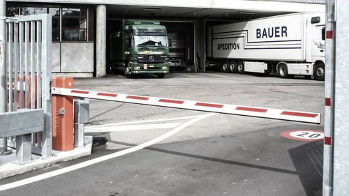 Barriera di accesso - G-620-S - Gilgen Door Systems AG - a sollevamento / per veicolo / articolata