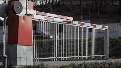 Barriera di sicurezza - G2 - Gilgen Door Systems AG - a sollevamento / per veicolo