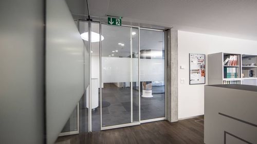 Porta scorrevole - Slim frame - Gilgen Door Systems AG - vetrata / per interno / design