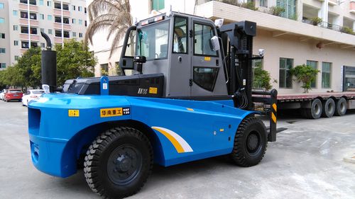 Carrello elevatore diesel - HNF-120 - Fujian Huanan Heavy Industry Machinery Manufacturing Co.,Ltd. - con conducente seduto / 4 ruote / controbilanciato