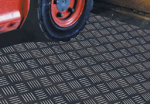 Tappeto antiscivolo - CHECKER PLUS - Trelleborg Sheeting and Matting - per isolamento acustico / di isolamento termico / in gomma