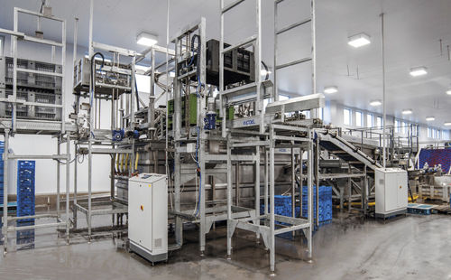 Sistema di svuotamento per l'industria agroalimentare - ICOEL S.r.l. - di scatole