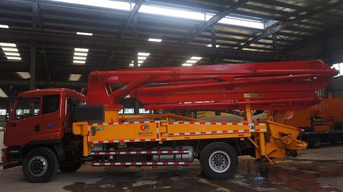 Pompa autocarrata per calcestruzzo per cantiere - CLW GROUP - diesel / a pistone