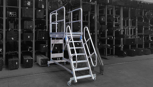 Scala da appoggio mobile - Upmoviom Storage Systems - a piattaforma / per magazzino