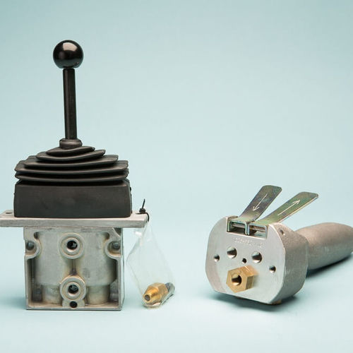 Distributore pneumatico a cassetto - GLOBE Airmotors, Test Equipment & Motion Control - a leva