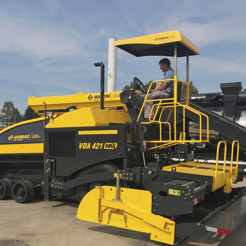 Finitrice di asfalti - VDA 421 MAX - BOMAG - cingolata / per carburante / a nastro