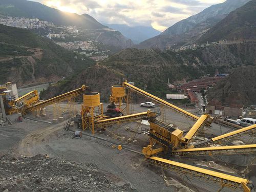 Gruppo di frantumazione e setacciatura a cono - Pi Makina Construction Machines - mobile / primario / secondario