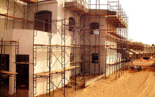Ponteggio fisso - SCAFFCO - per facciata / modulare / per montaggio su scala