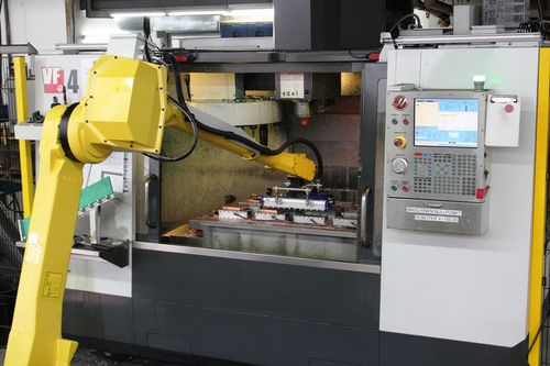 Pallettizzatore e depallettizzatore robotizzato - Fanuc M710iC/20L - staedler automation AG - per pallet / per l'industria agroalimentare
