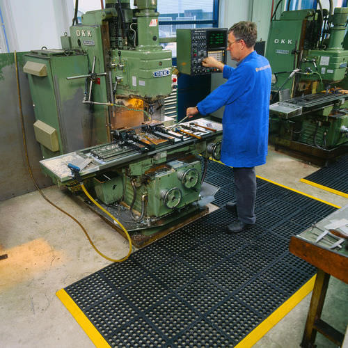 Tappeto antifatica - Cushion Ease™ 550 - Justrite Safety Group - modulare / in gomma / per spazi umidi