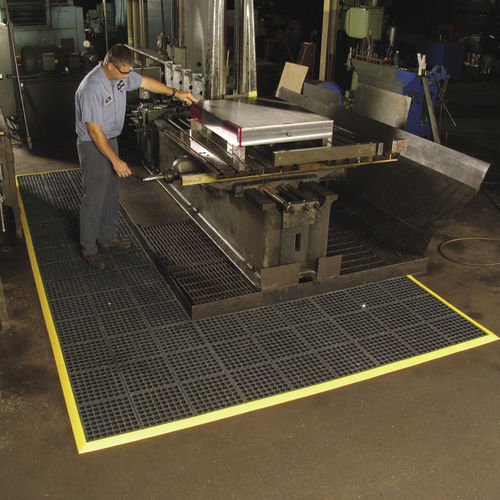 Tappeto antifatica - Cushion Ease™ GSII® Nitrile FR 850SFR - Justrite Safety Group - modulare / in gomma / per spazi umidi