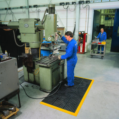 Tappeto antifatica - 650S Cushion Ease™ Nitrile - Justrite Safety Group - modulare / in gomma nitrile / per spazi umidi