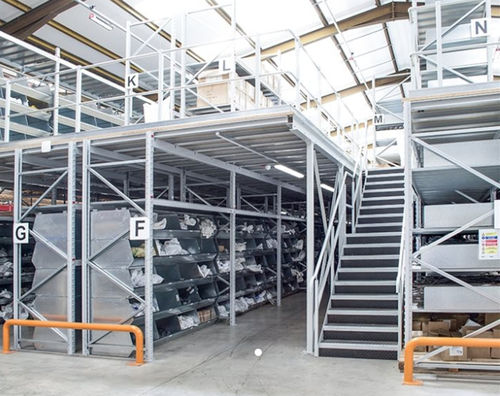 Soppalco industriale con scaffalature - Linpac Storage Systems - su scaffalatura a pallet / per pallet