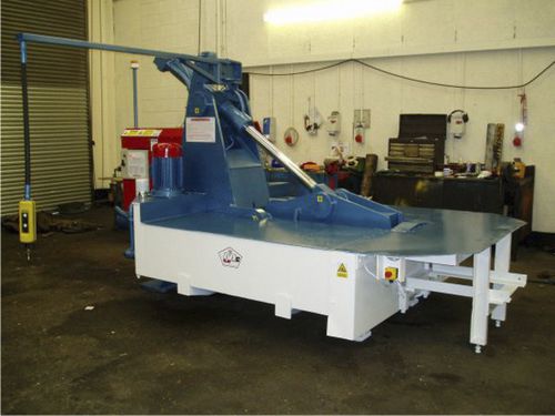 Pressa imballatrice per metalli - McIntyre Mantis - JMC Recycling Systems Ltd - per ferraglia / verticale / con caricamento laterale