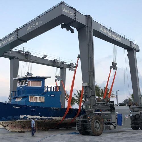 Travel lift per carichi pesanti - Marine Hoist 200 - Eden Tech Srl - a carreggiata variabile / controllato a distanza / a forma di U