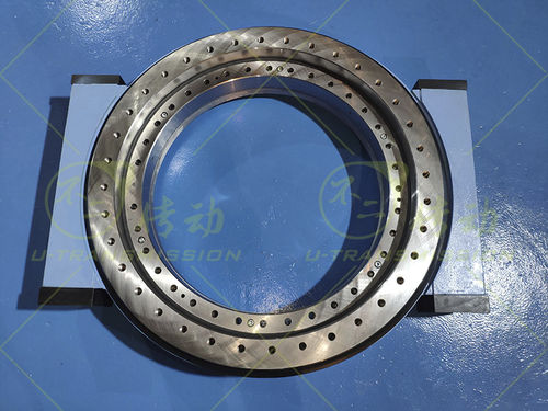 Sistema di trasmissione rotativo con corona dentata - WE-III-O-32 - Unique Transmission Equipment(Luoyang)Co., LTD - a vite senza fine / doppio