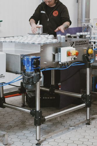Selezionatrice ponderale per lattine - Zomerdijkengineering - per controllo in linea / per l'industria dell’imbottigliamento / con trasportatore a nastro