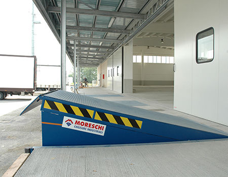 Rampa per veicolo - Moreschi Chiusure Industriali S.r.l. - di trasporto / per piattaforma / idraulica