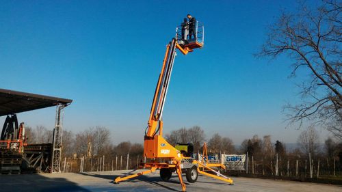 Piattaforma di lavoro aerea montata su trattore - SKJ 20 - Safi Group srl - semovente / trainabile / su ruota
