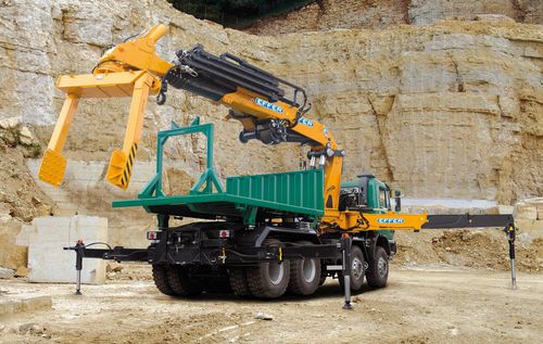 Gru montata su camion - Cantoni & C. S.p.A. - per subappalto / di sollevamento / di movimentazione di materiali