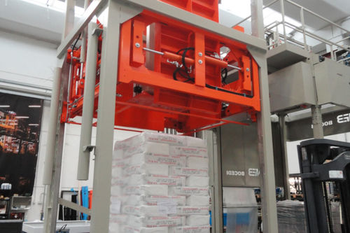 Pressa idraulica - Officina Bocedi - a compressione / per imballaggi / orizzontale