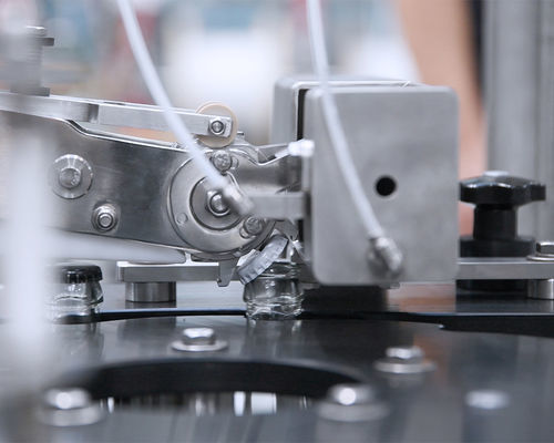 Macchina detappatrice automatica - Reverse C - AROL Closure systems