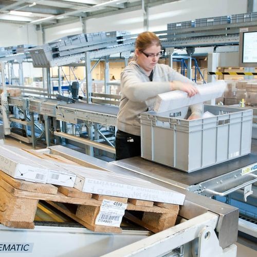 Sistema di smistamento e di distribuzione automatica per l'industria automobilistica - DEMATIC - per la logistica / industriale / per colori