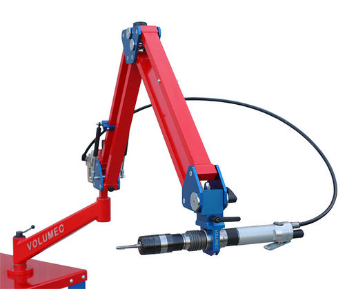 Macchina di maschiatura con braccio articolato - VT600 - VOLUMEC® & EASYARM - pneumatica / con tavolo mobile / compatta