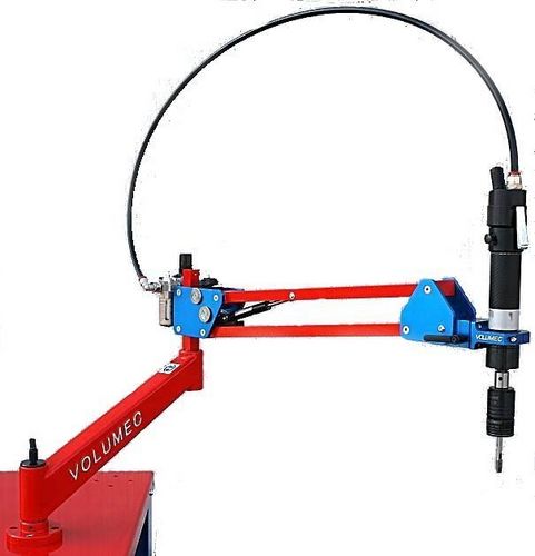 Macchina di maschiatura con braccio articolato - ET500 - VOLUMEC® & EASYARM - pneumatica / con tavolo mobile / compatta