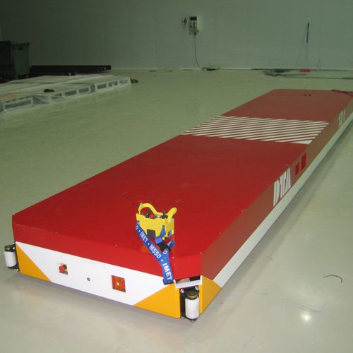 Veicolo a guida automatica per carichi pesanti - DTA - con guida ottica / GPS