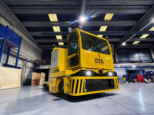 Carrello automotore elettrico - DTA - a batteria / per carichi pesanti / elevabile