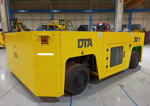 Carrello automotore elettrico - DTA - per carichi pesanti / elevabile / a ruota in Vulkollan®