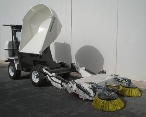Spazzatrice meccanica uomo a bordo - BA-2500-AG - Piquersa Maquinaria, S.A. - diesel / per strade
