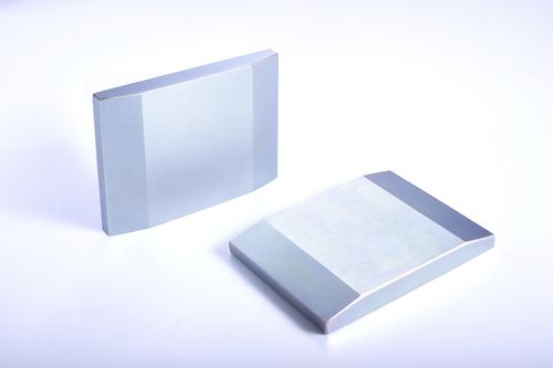Magnete permanente in ferro-boro NdFeB - 35x15x4mm - Magengine GmbH - ad arco