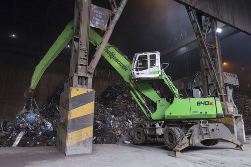Macchina di movimentazione materiali cingolata - 840 E series - SENNEBOGEN Maschinenfabrik GmbH - gommata / idraulica / elettrica