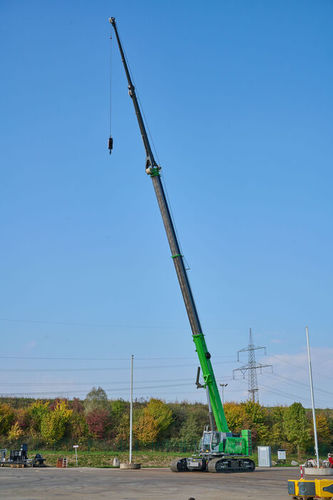 Gru telescopica - 683 E - SENNEBOGEN Maschinenfabrik GmbH - cingolata / con braccio / per facciate di edifici