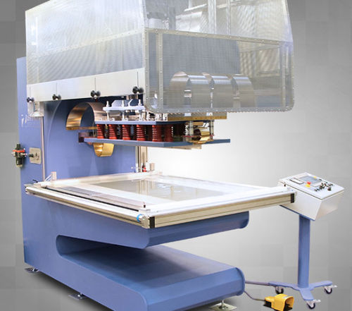 Macchina saldatrice con cuneo caldo - BELTA - Zemat Technology Group - ad alta frequenza / controllata da PLC / per plastica